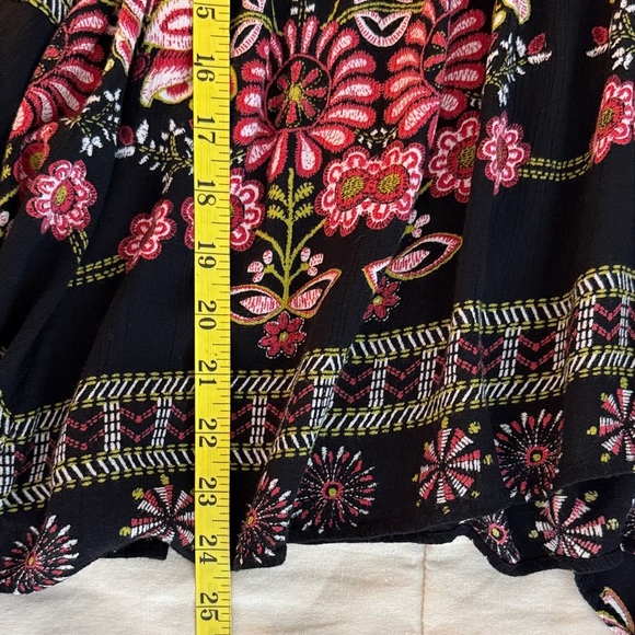 Floral Lace-Up Blouse in Black and Pink - Picture 13 of 13